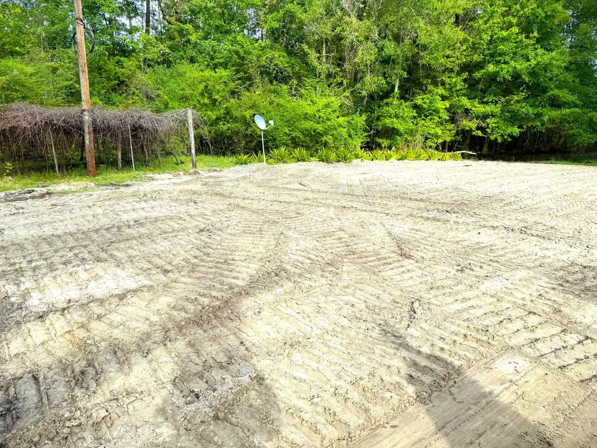 Mcclellanville, SC 29458,749 Society Rd