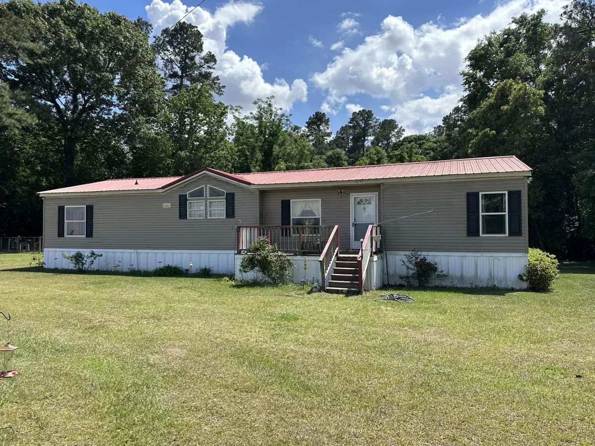 Elloree, SC 29047,470 Old River Rd