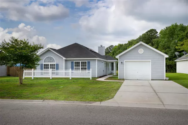 Summerville, SC 29485,302 Coosawatchie St