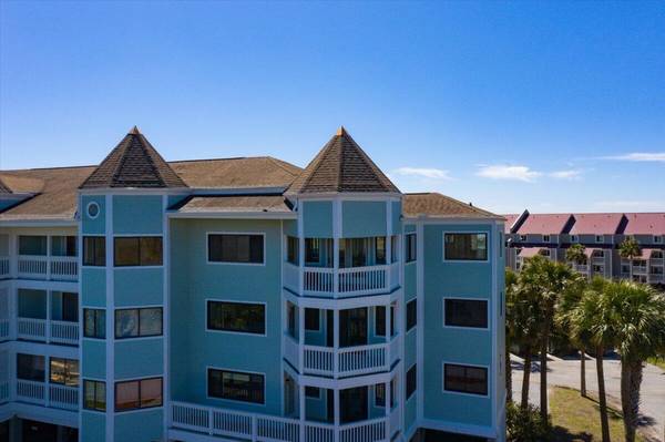 Folly Beach, SC 29439,136 W Mariners Cay Dr