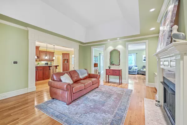 8760 E Fairway Woods Dr North Charleston, SC 29420