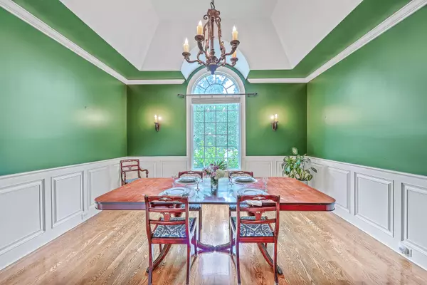 8760 E Fairway Woods Dr North Charleston, SC 29420