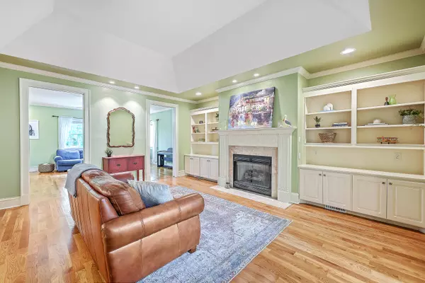 8760 E Fairway Woods Dr North Charleston, SC 29420