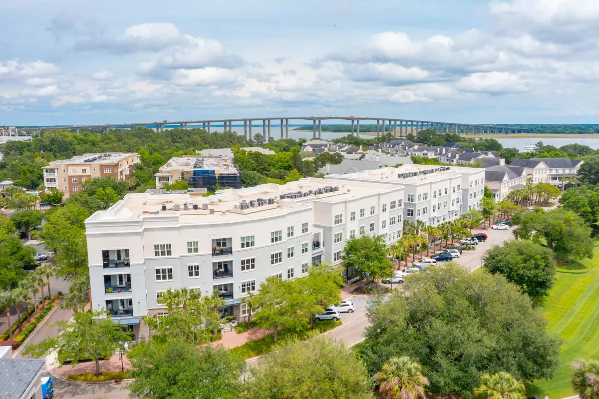 Charleston, SC 29492,200 River Landing Dr #204b