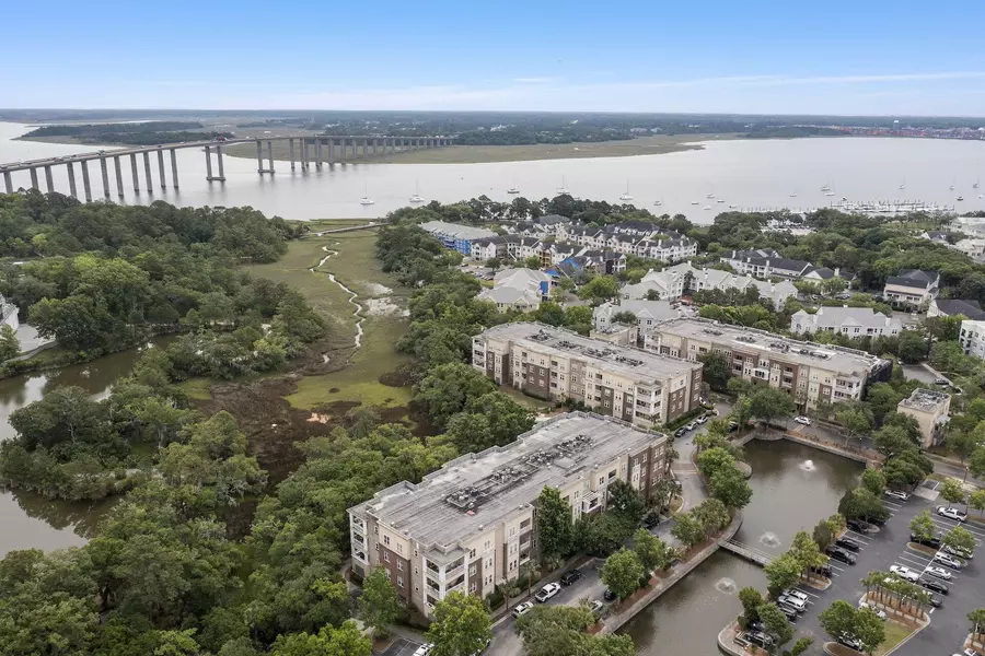 200 River Landing Dr #H106, Charleston, SC 29492