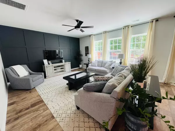 Ladson, SC 29456,9841 English Elm St