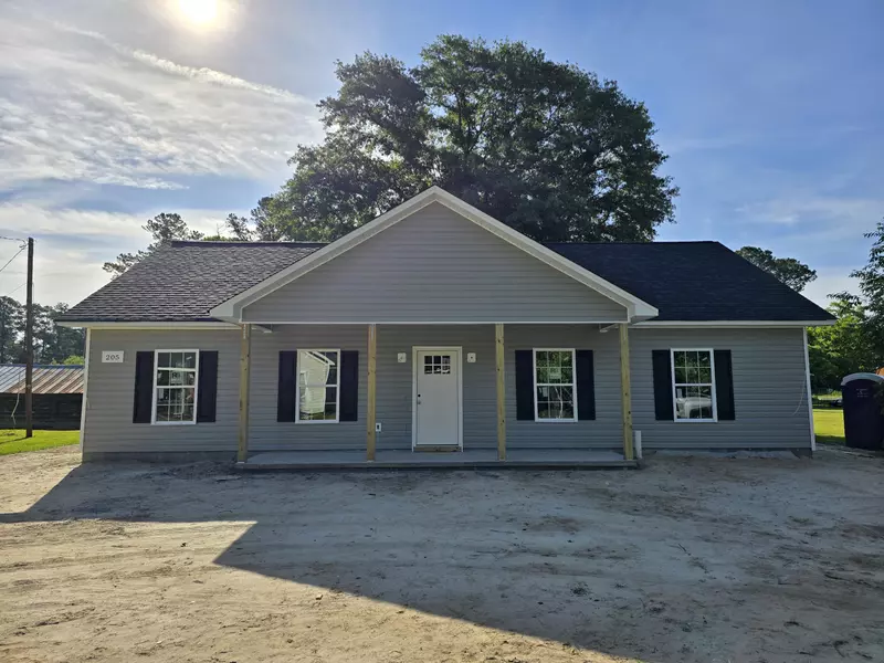 205 Quaker St, Saint George, SC 29477