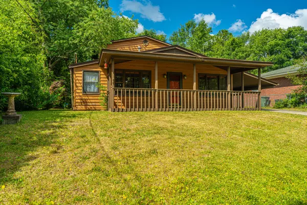 5904 Hagood Ave, Hanahan, SC 29410