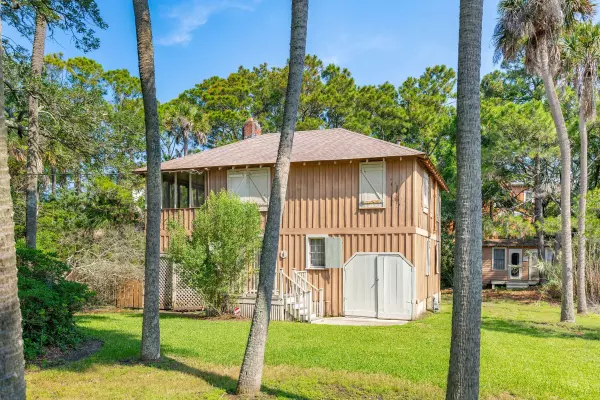 Folly Beach, SC 29439,712 W Ashley Ave