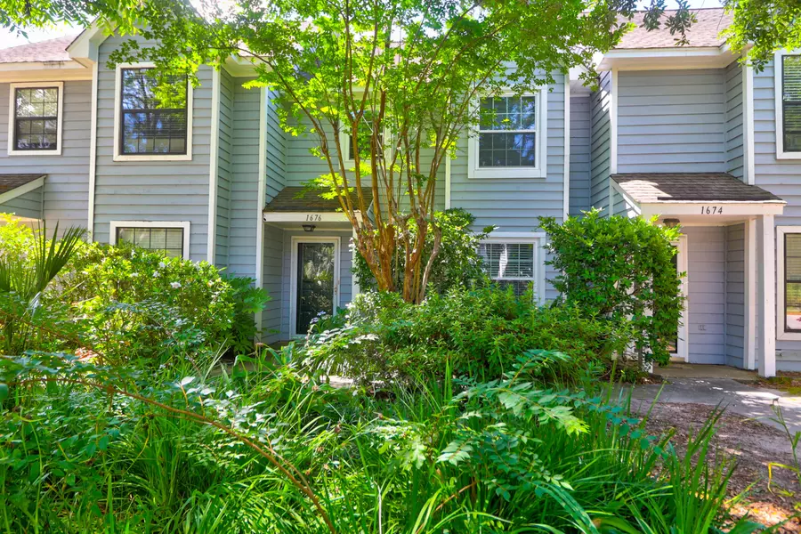 1676 Hunters Run Dr, Mount Pleasant, SC 29464