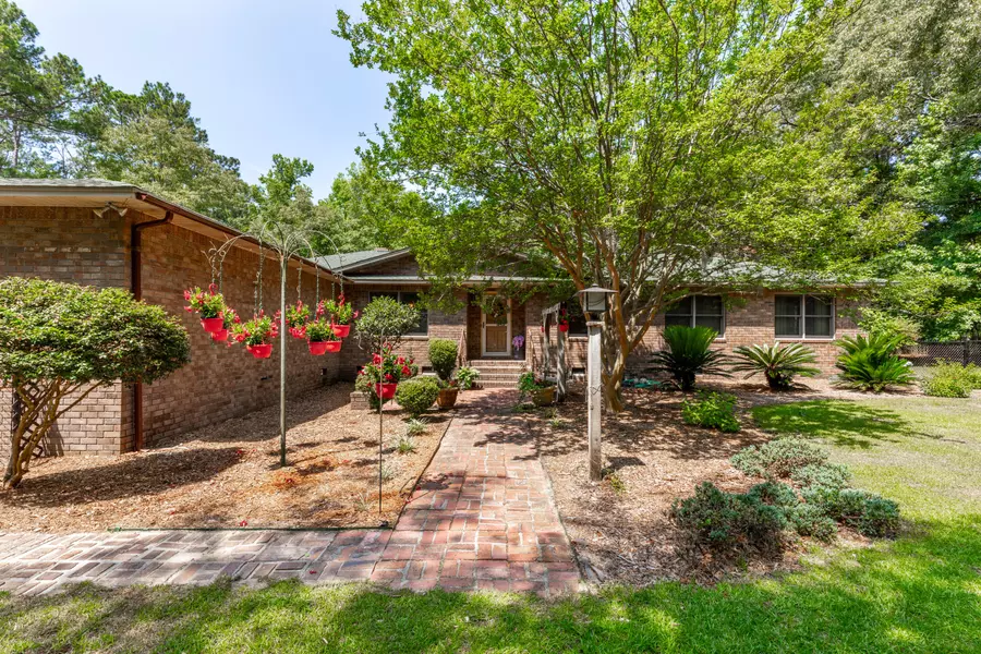 964 Sandy Springs Cir, Walterboro, SC 29488