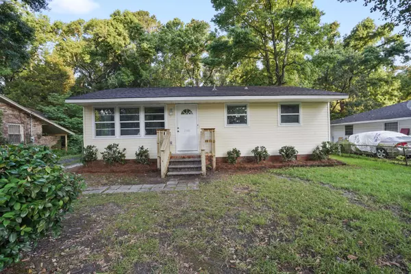 2330 Falcon Rd, North Charleston, SC 29406