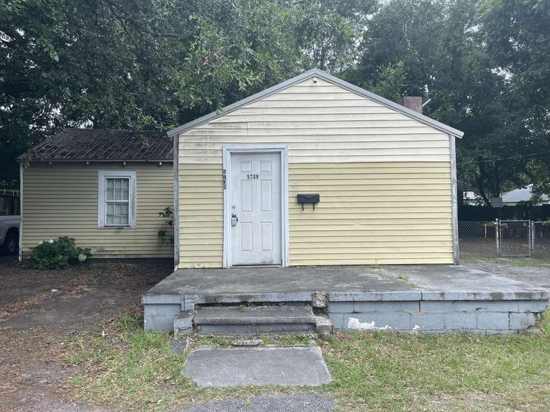 5739 Chatham Ave, Hanahan, SC 29410