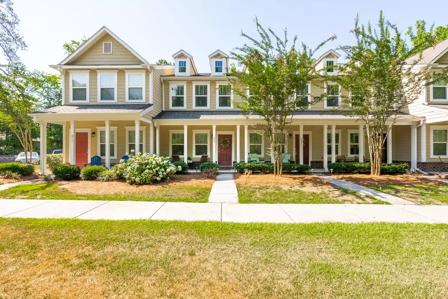 209 Bennett Ln, Summerville, SC 29483