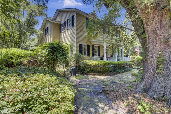 Summerville, SC 29483,208 Clifton St