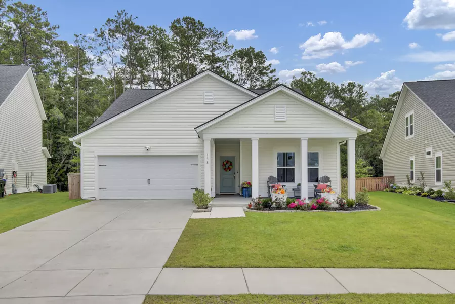 138 Red Bluff St, Summerville, SC 29483