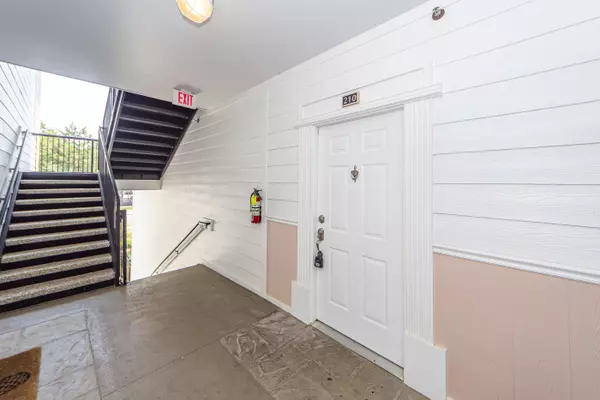 Charleston, SC 29412,1025 Riverland Woods Pl #210