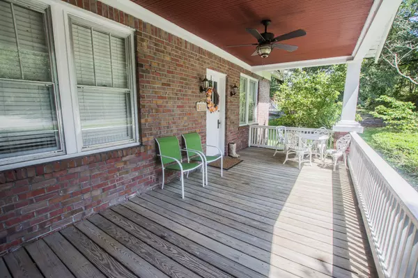 Summerville, SC 29483,606 W Carolina Ave