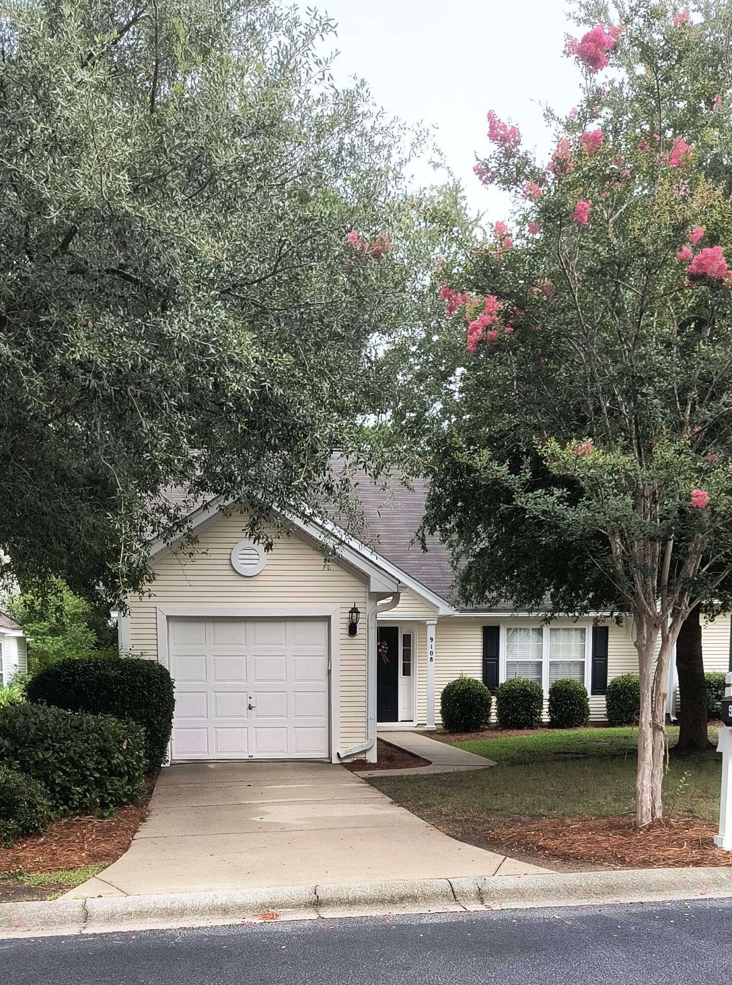 9108 Woodcreek Ct, North Charleston, SC 29406