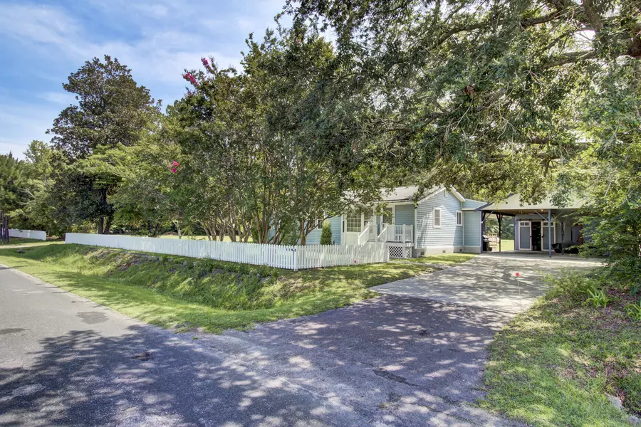 1102 Queenie Rd, Moncks Corner, SC 29461