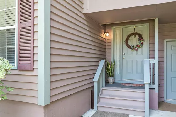 7945 Timbercreek Ln #B, North Charleston, SC 29418