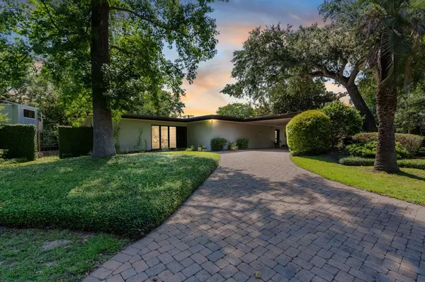 1935 S Trinity Dr, Charleston, SC 29407