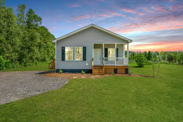 105 Dotson St, Harleyville, SC 29448