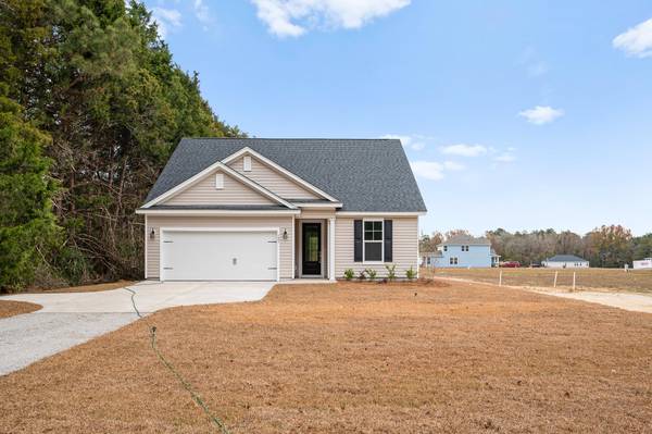 121 Dantzler Rd, Harleyville, SC 29448