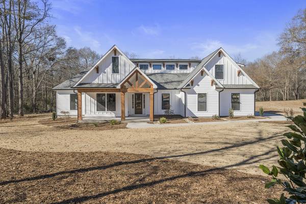 142 Chancing Bye Ln, Huger, SC 29450