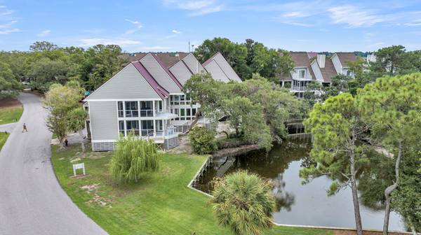 202 Mariners Cay Dr, Folly Beach, SC 29439