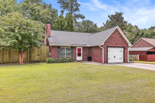 346 Camelot Dr, Goose Creek, SC 29445