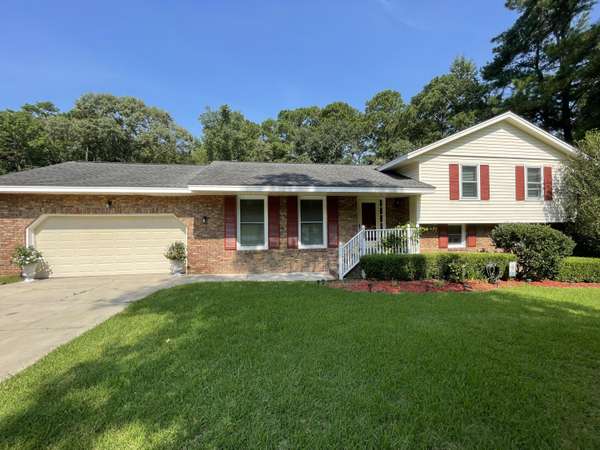 102 King Charles Cir,  Summerville,  SC 29485