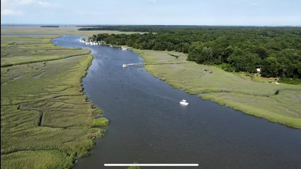 Saint Helena Island, SC 29920,19 Olde Church Rd