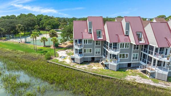 220 Little Oak Island Dr, Folly Beach, SC 29439