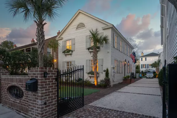 Charleston, SC 29401,8 Smith St