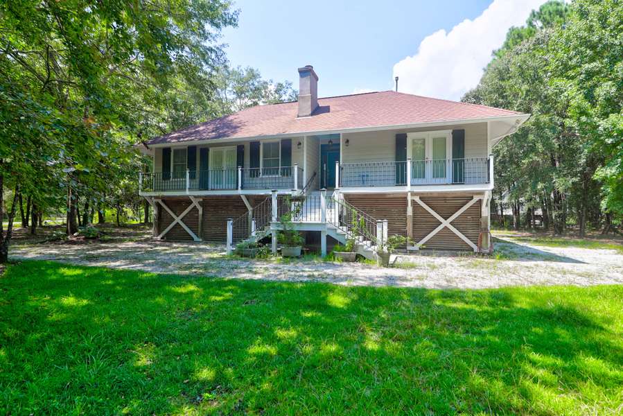 10056 Alert Rd, Mcclellanville, SC 29458