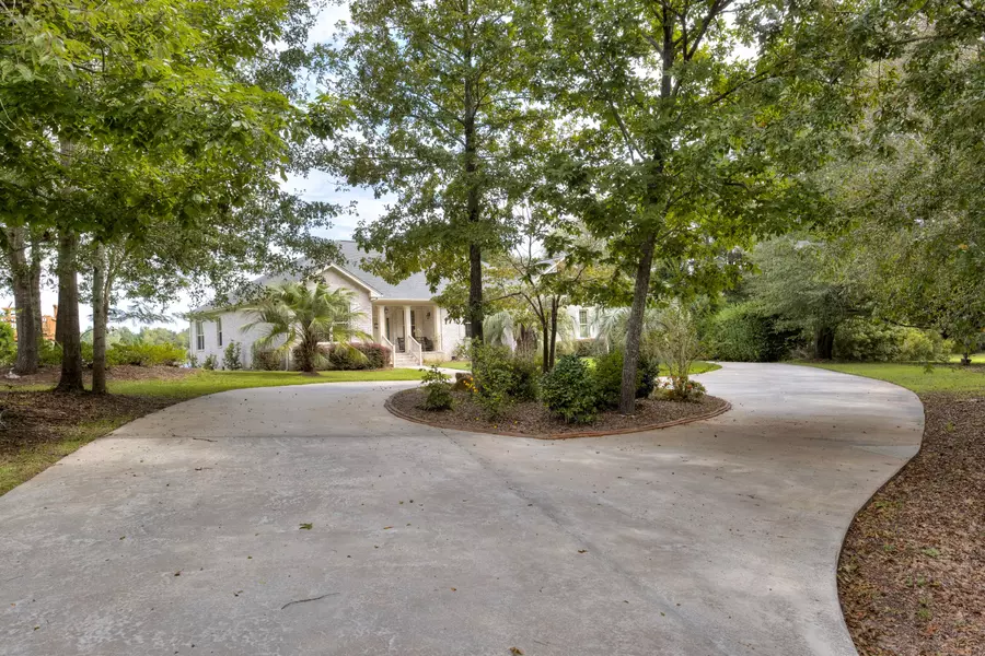 1 Green Lake Dr, Manning, SC 29102