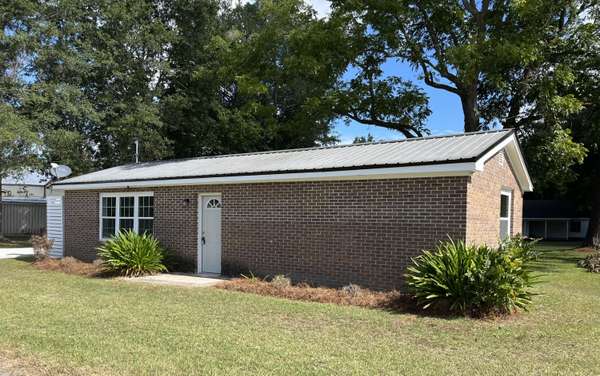 1530 W Main St, Harleyville, SC 29448