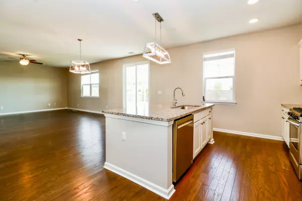 Summerville, SC 29486,218 Rhodes Ct