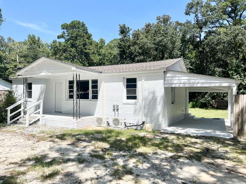 209 6th St, Walterboro, SC 29488