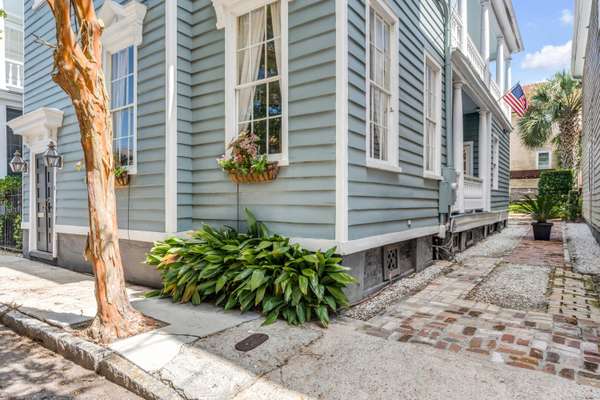 157 Tradd St, Charleston, SC 29401