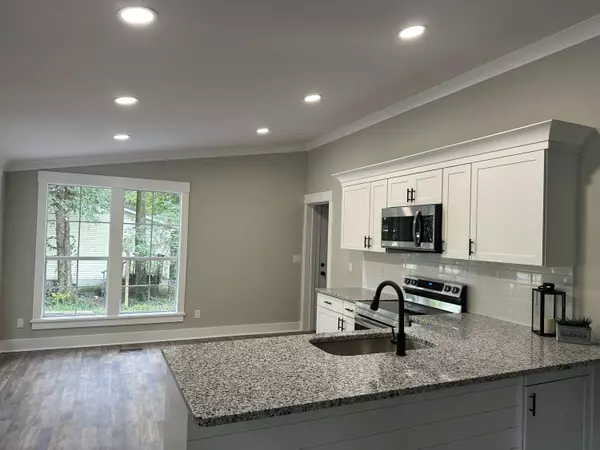 Summerville, SC 29483,216 Cady Dr