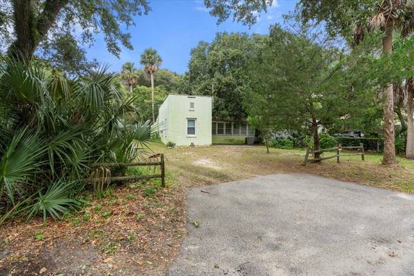 206 W Hudson Ave, Folly Beach, SC 29439