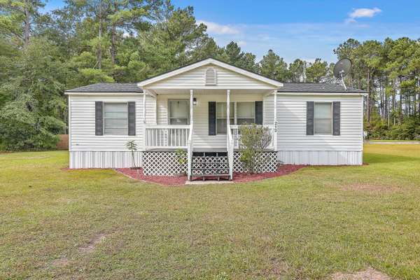 212 See Saw Ln, Cross, SC 29436