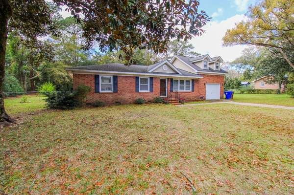 749 W Fort Sumter Dr, Charleston, SC 29412