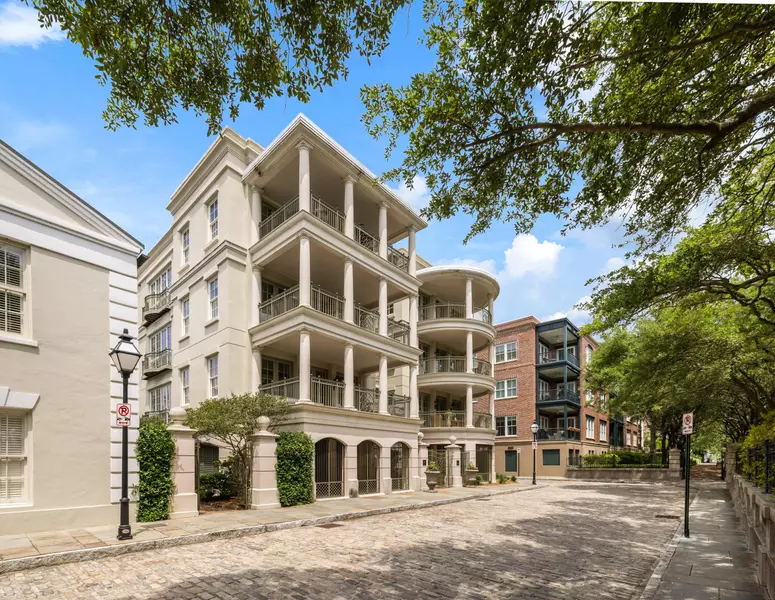 5 Middle Atlantic Wharf #4b, Charleston, SC 29401