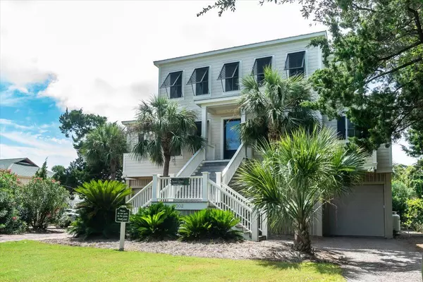 Edisto Beach, SC 29438,3002 Palmetto Blvd #6