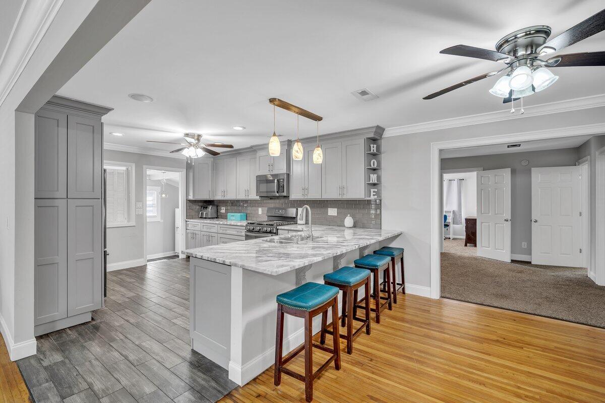 Charleston SC Home for Sale $ 650,000,AgentOwned Realty