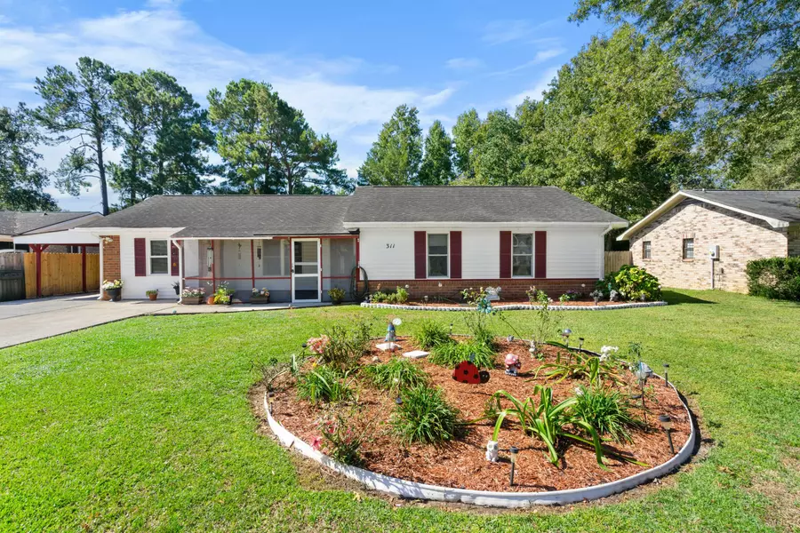 311 Clearwater Dr, Goose Creek, SC 29445