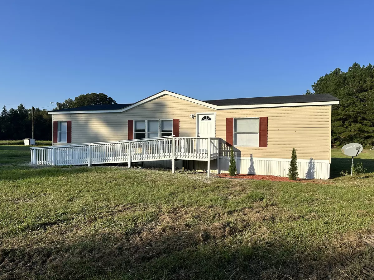 Olanta, SC 29114,4913 Woods Bay Rd